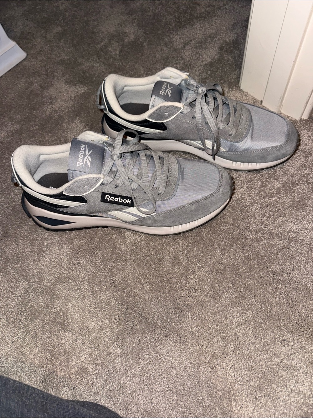Reebok Men's Gray and Black Low-Top Sneakers